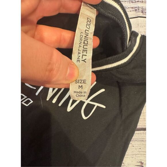 Lorna Jane It’s All Happening Muscle Tank in Black/White Size Medium - Picture 5 of 6